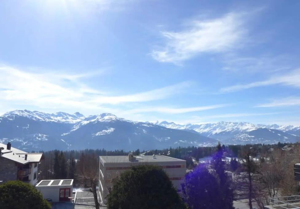 Vue Degagee Jeanne D'arc * Crans-Montana
